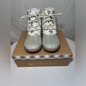 Simply Southern Duck Boots - Grey & White with Gold Flowers - Size 8 - NWT